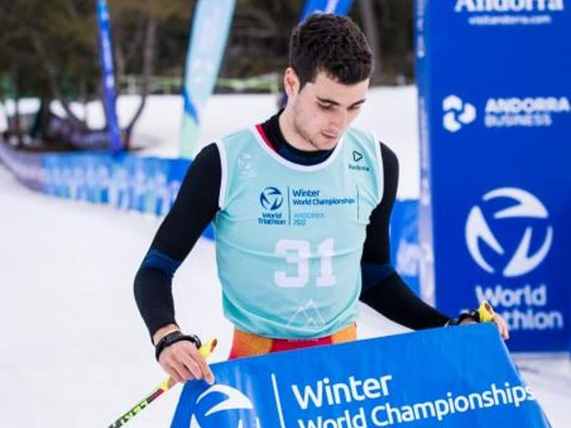 Álvaro López tras vencer en la prueba de duatlón de invierno. (Foto: World Triathlon Winter Championships)