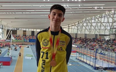 Aarón Gastón se trae un bronce y el récord de Aragón de 300m del nacional Sub16 en pista cubierta