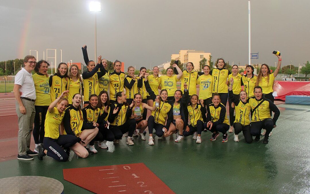 El equipo femenino del ALCAMPO-Scorpio71 celebra la segunda plaza del encuentro y su pase a la final por el título. (Foto: ALCAMPO-Scorpio71)
