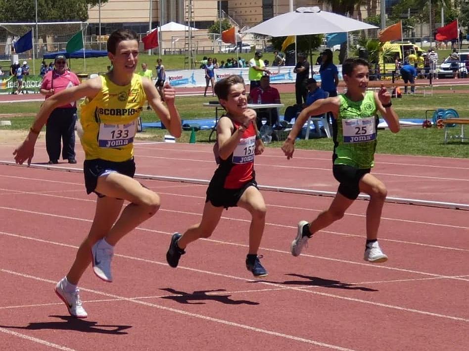 Gabriel González en la prueba de 80m del triatlón E del campeonato de España Sub14. (Foto: Alfredo García)