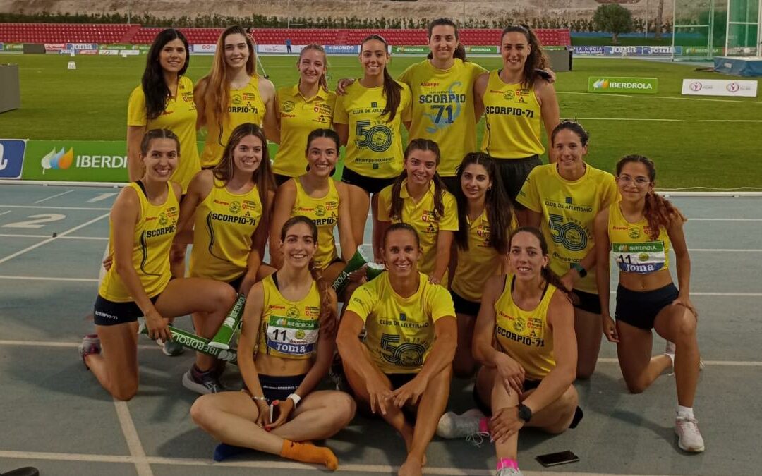 ALCAMPO-Scorpio71 femenino en las pistas de La Nucía al terminar la final de la Liga de Clubes de División de Honor 2022. (Foto: ALCAMPO-Scorpio71)