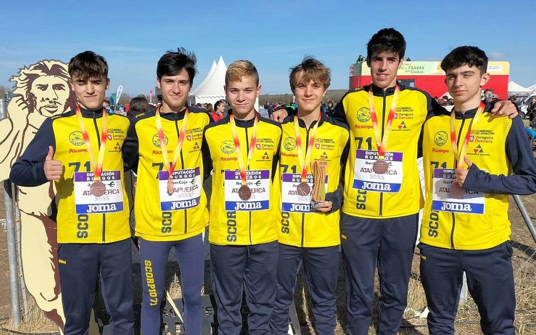 El equipo masculino Sub18 se ha hecho con la medalla de bronce en el Campeonato de España por Clubes de Campo a Través, disputado en Atapuerca. (Foto: ALCAMPO-Scorpio71)