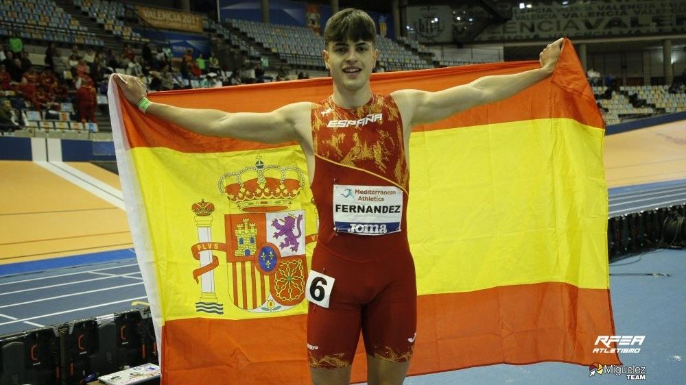 Markel Fernández celebrando su victoria en los Mediterranean U23 Indoor Championships. (Foto: Miguélez Team)