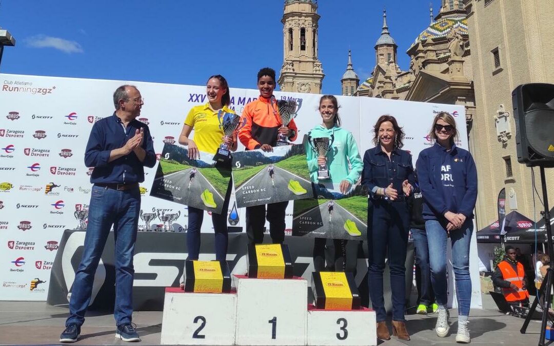 Blanca Sayas en el podio de la media maratón de Zaragoza. (Foto: ALCAMPO-Scorpio71)