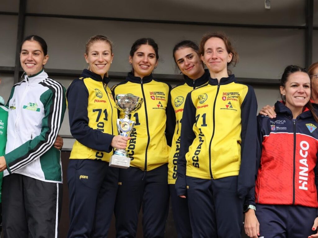 Equipo femenino absoluto, primero en la Copa Aragón de Cross por clubes tras el Cross de la Montaña de Sabiñánigo. (Foto: Atletismo Olimpo)